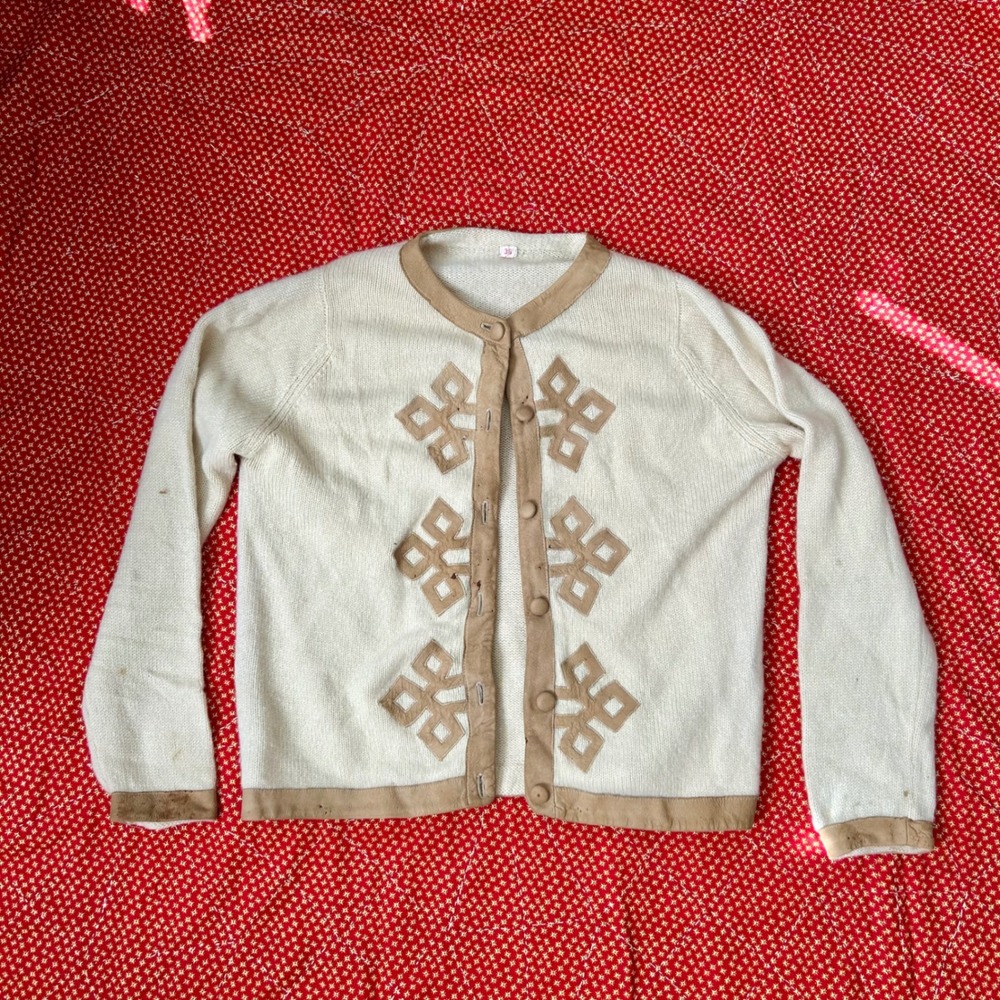Vintage 1950s 1960s Cream Cardigan Sweater suede Trim Geometric Applique Size 36
